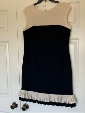 Sleeveless Navy and Cream Pleated-Hem Mini Dress size 12